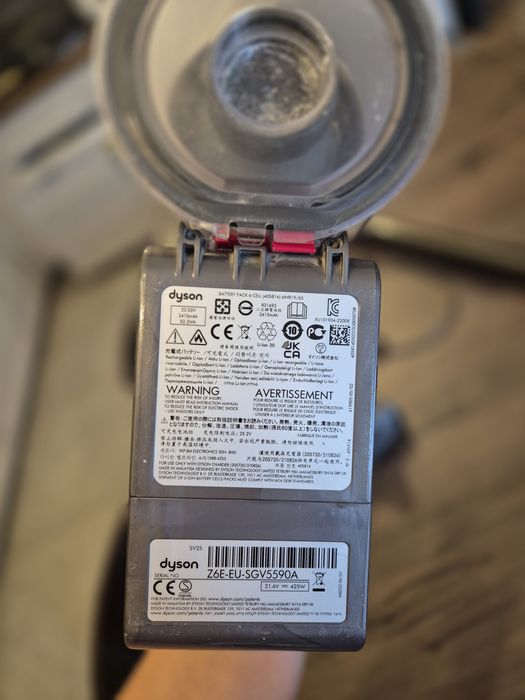 Dyson v8 używany