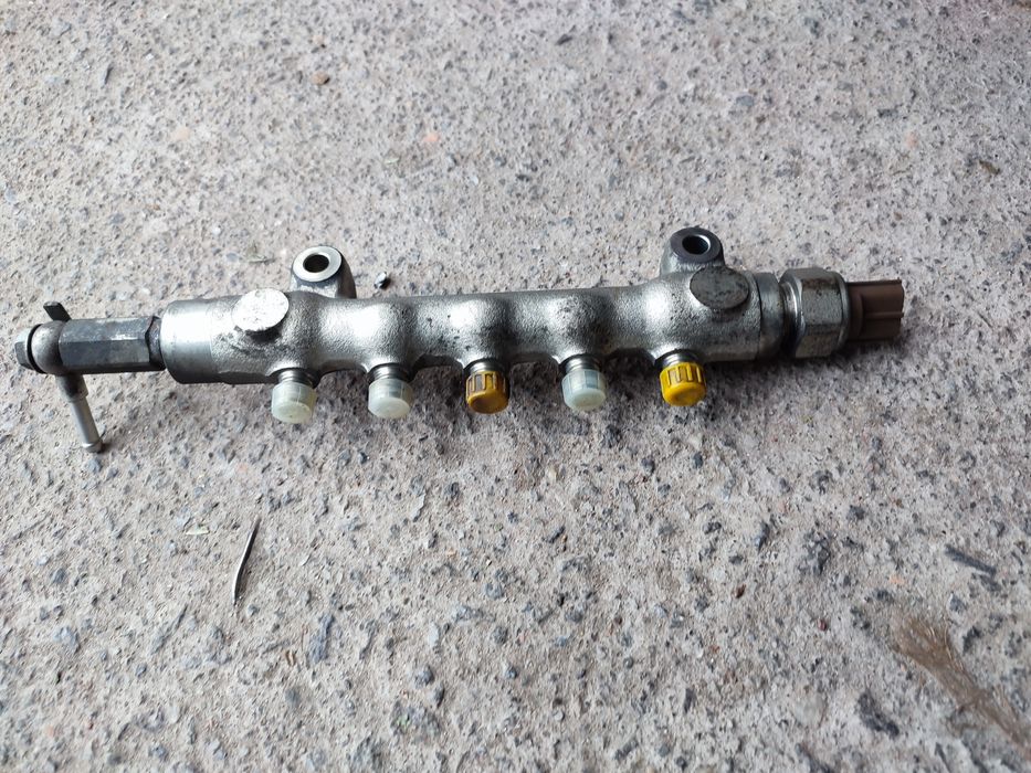 Рампа топливная Субару форестер