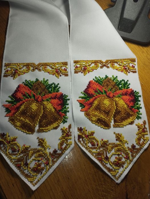 Вишитий бісером бантик