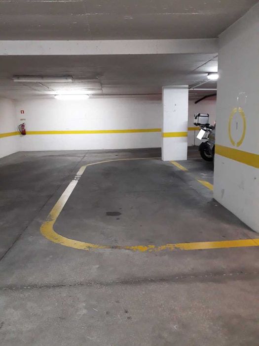 Garagem Miraflores c/2 acessos: R Dr Alfredo da Costa e Av das Túlipas