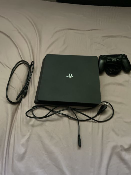 Konsola Sony PlayStation 4 (PS4) 500GB + Oryginalny Pad + Kompletnie Kable (Stan BDB)