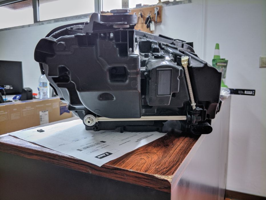 Mercedes E 220 ótica esquerda para partes