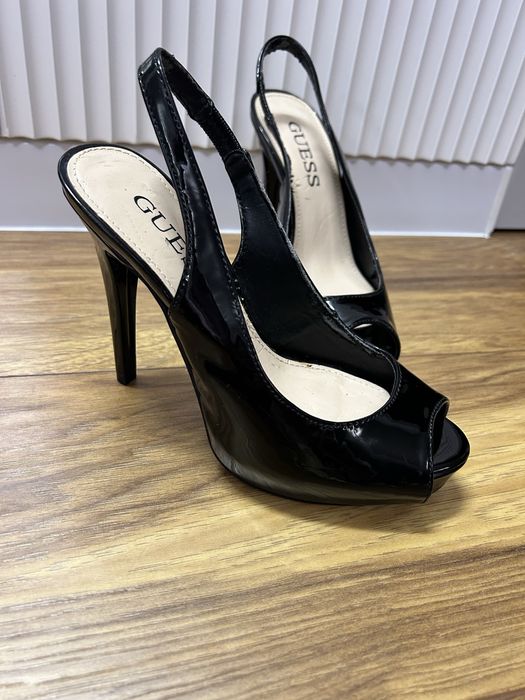 Buty na obcasie Szpilki Guess