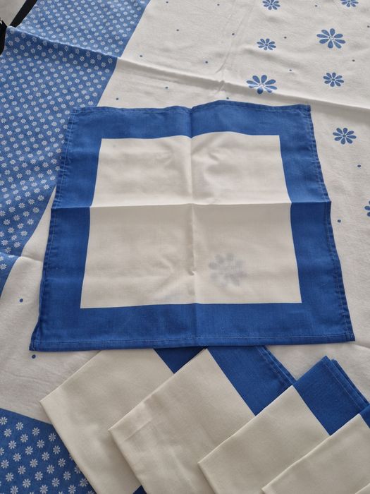 Toalha de mesa e guardanapos