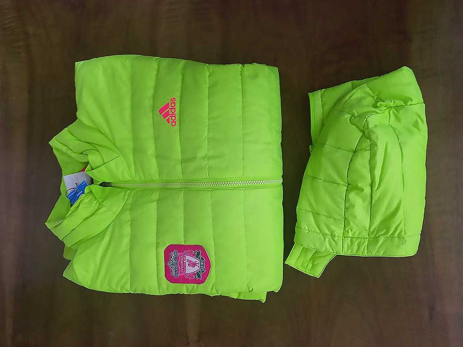 Куртка стёганая "Adidas" футбольного клуба "Liverpool".