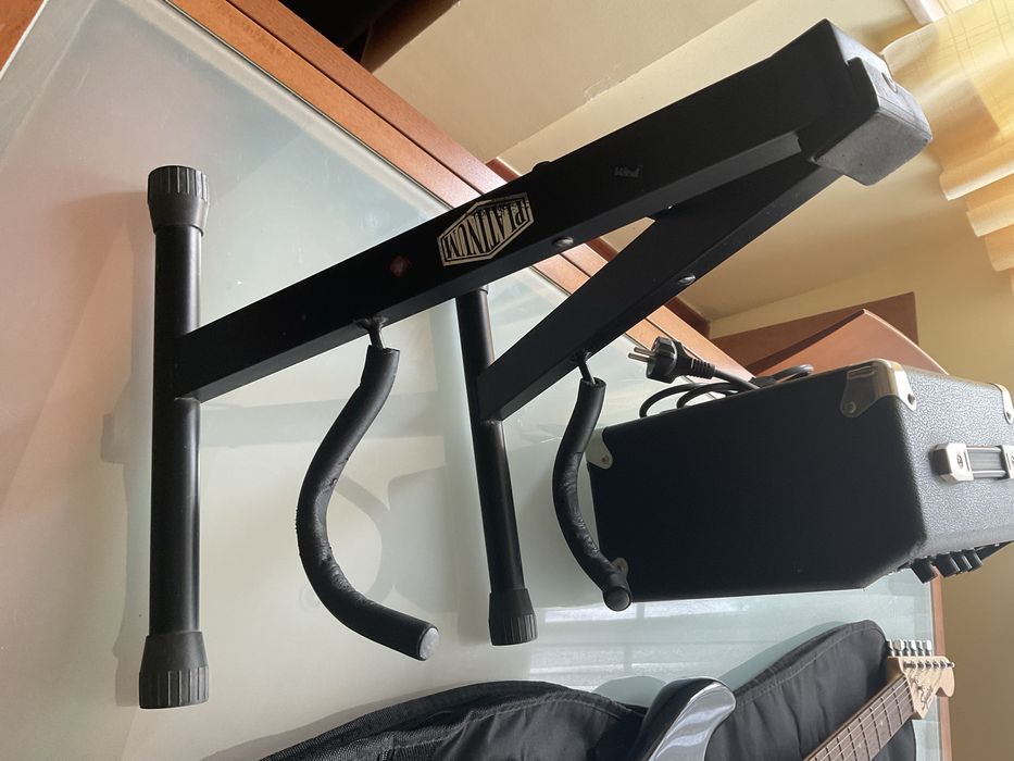 Squier Sonic Mustang Electric Guitar Pack