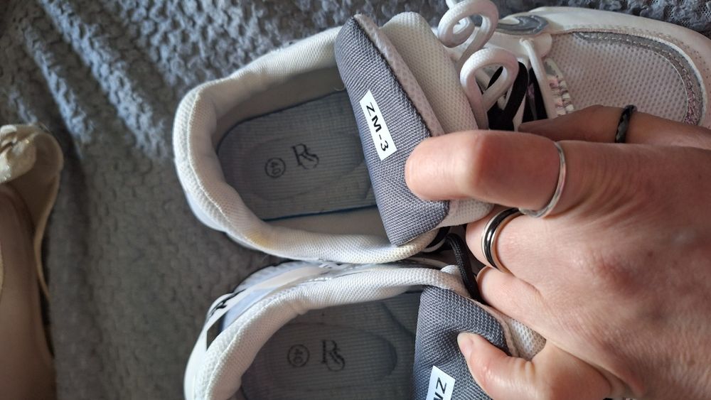 Adidasy.      40