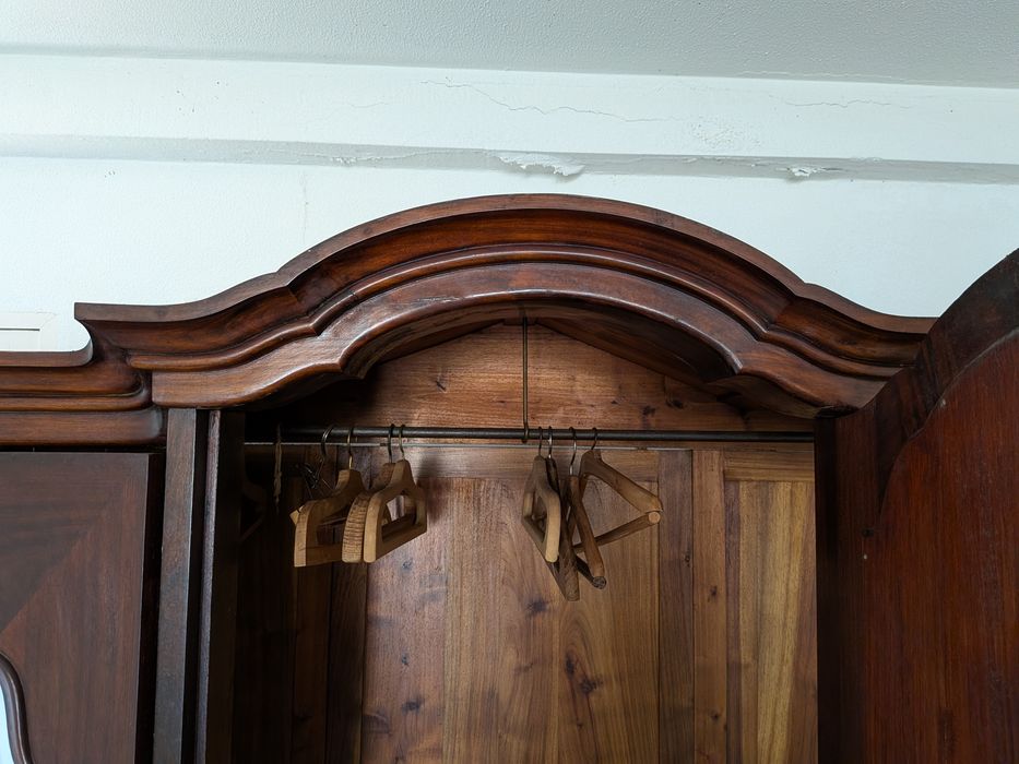 Roupeiro antigo madeira