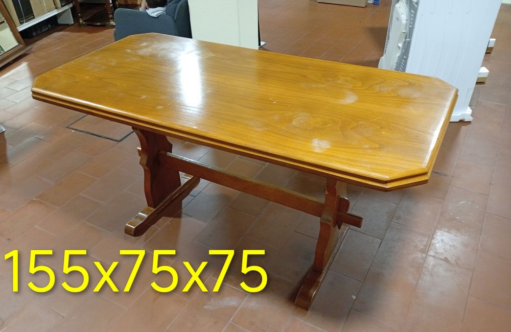 Mesa em madeira (medidas na 1ª fotografia)