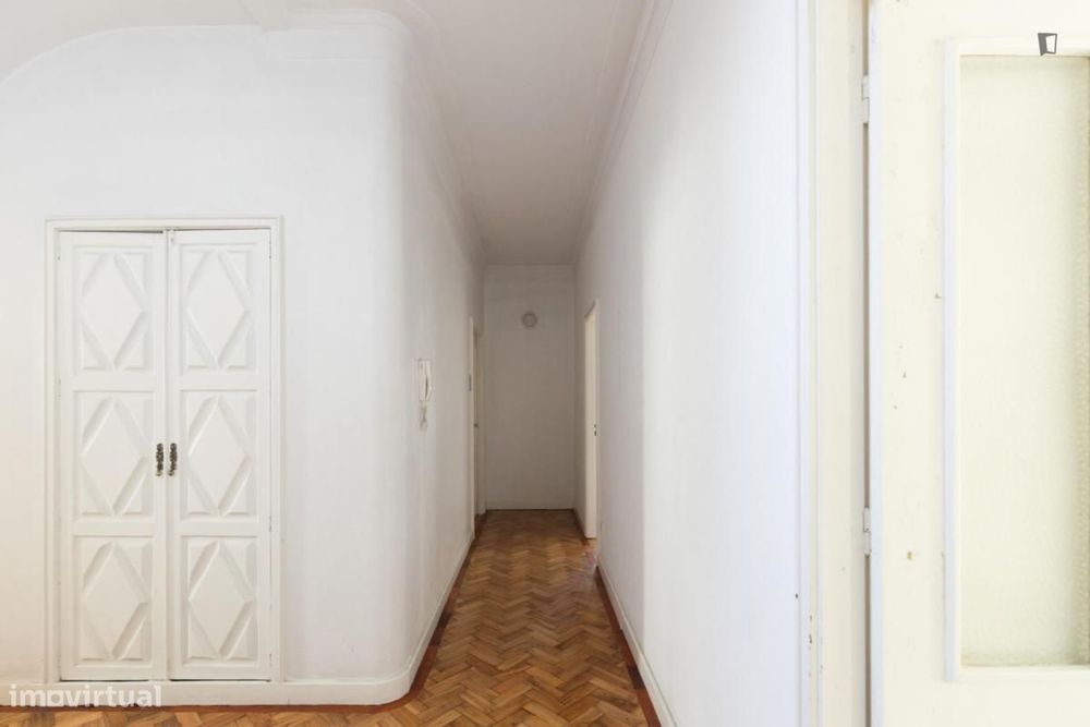 Quarto - localizado em Paranhos Porto