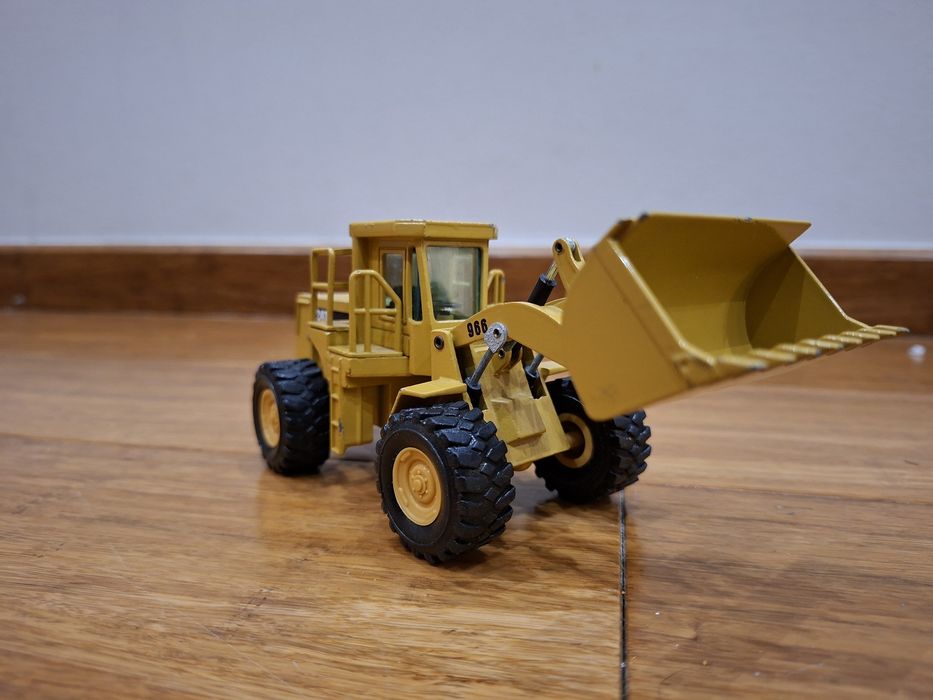 Model NZG 237 Caterpillar 966 1:50