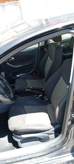 Carro com revisão feita. Em ótimo estado.