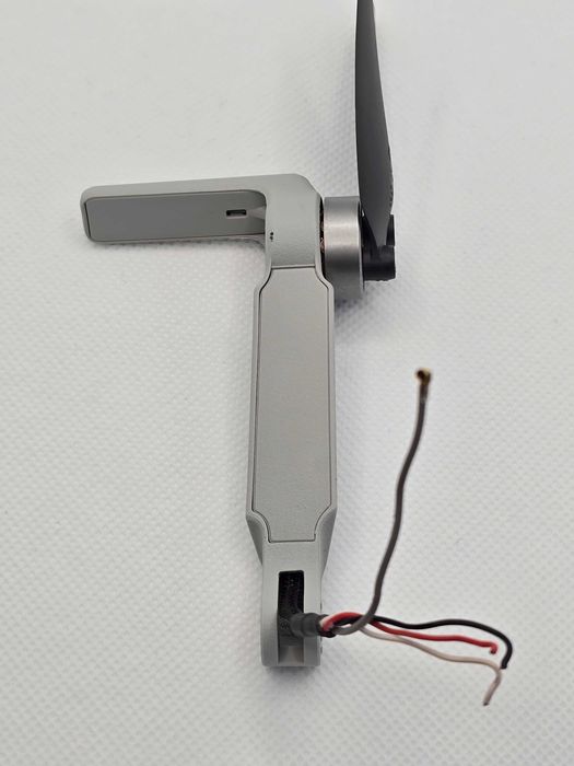 DJI Mini 1SE – lewe przednie ramię