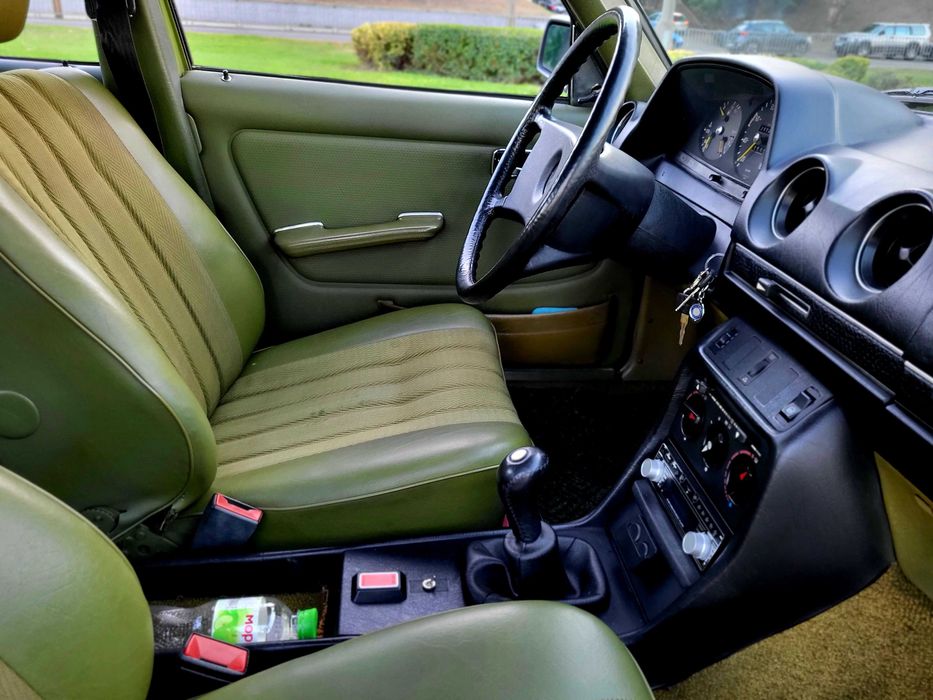 Mercedes-123  Classic  Old Car