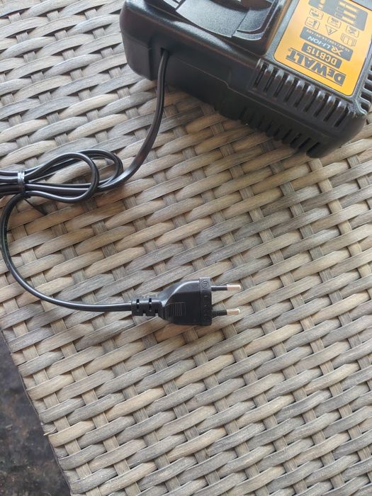 Зарядний пристрій DeWALT DCB115 (новий)