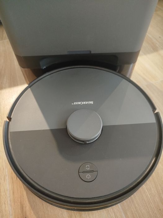 Robot sprzątający silvercrest ze stacją opróżniającą .fabrycznie nowy.