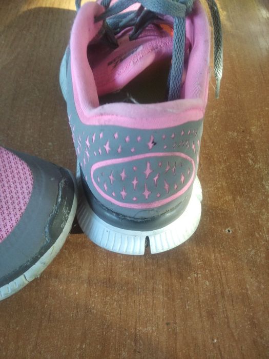 Супер класные красовки. Оригинал. Размер 24,5. В идеальном состоянии.