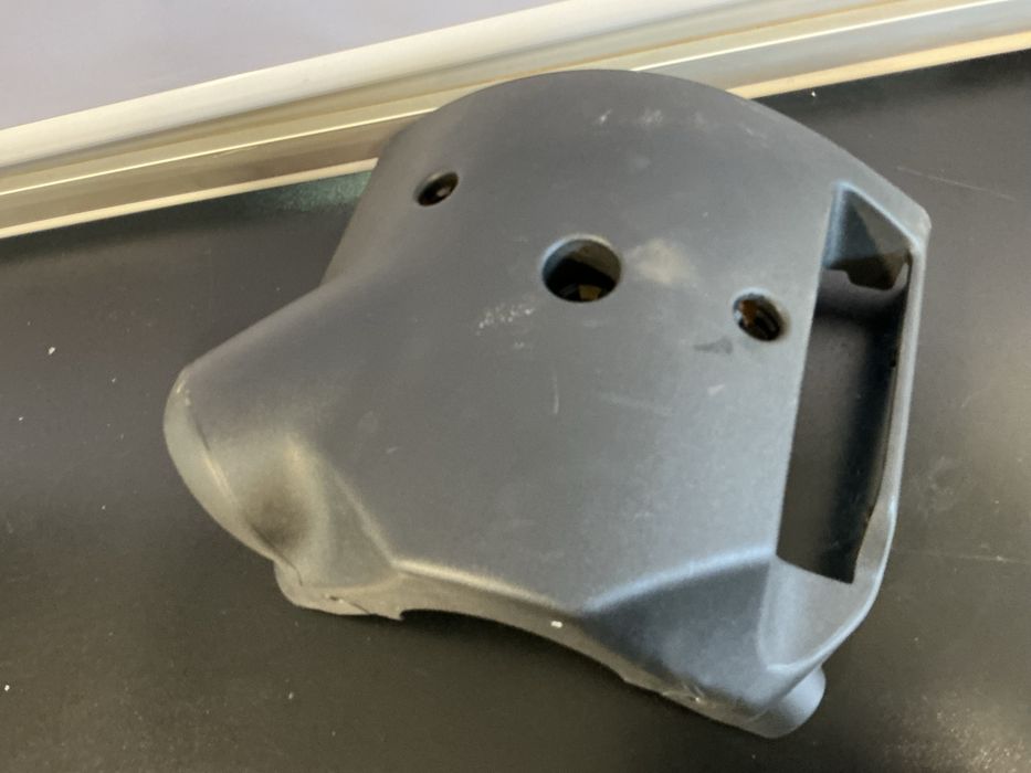 Plásticos em volta do volante Opel corsa D ano 2011