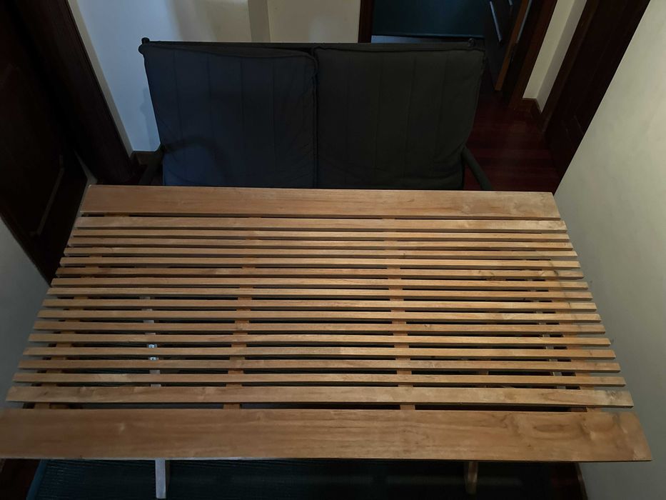 Mesa de jardim em madeira