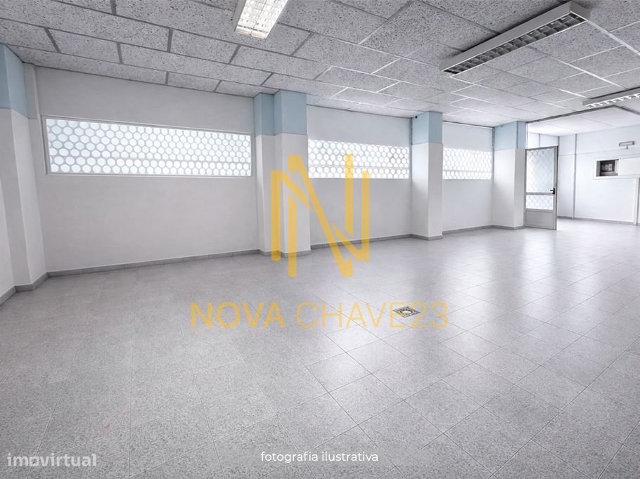 Loja 141m2 | 2 Divisões | 2 WCs | Excelente Potencial de Transformação — Agualva E Mira-Sintra, Lisboa