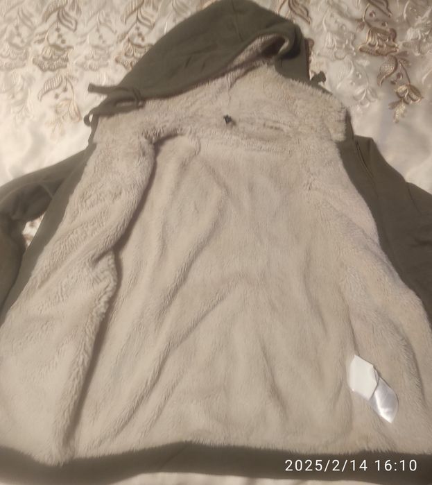 Ciepła bluza damska.