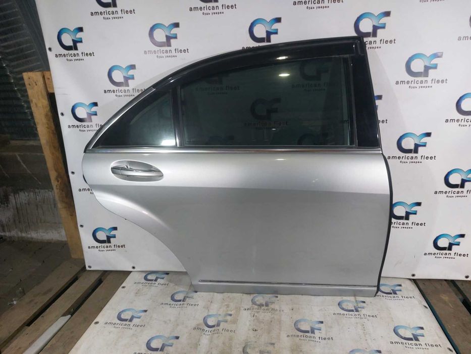 Mercedes W221 Дверь задняя правая / Мерседес