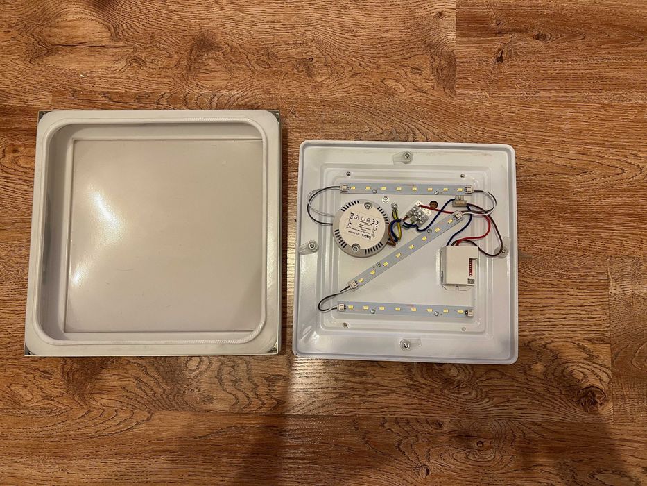 3x lampy LED kwadratowe srebrno-białe