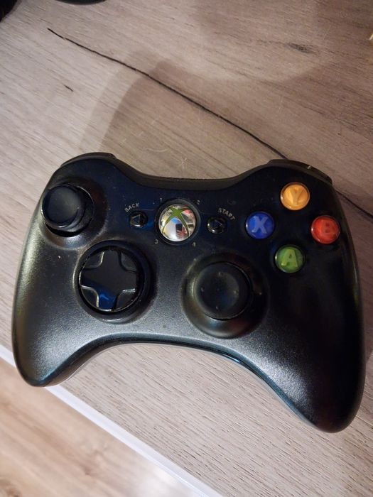 Xbox 360, plus pad i gry