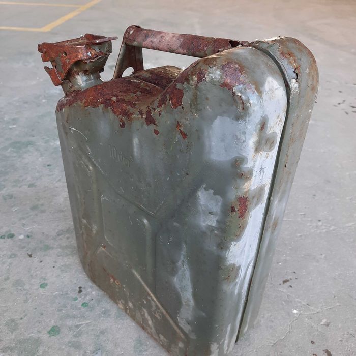 Jerrican antigo para gasóleo10 litros