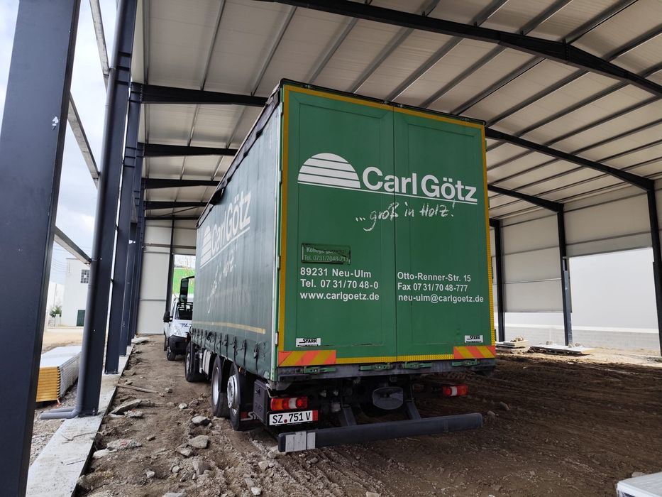 Carroçaria de camião em bom estado, medidas: 750x250x 270