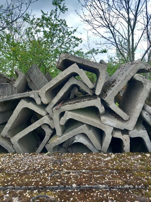 Słupy betonowe zbrojone + koryta zbrojone do chlewni