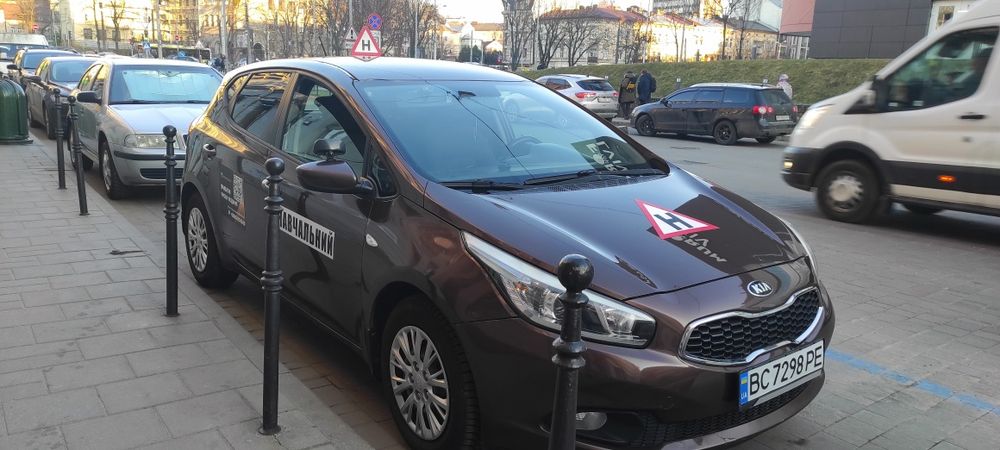 Приватні уроки з водіння  МЕХАНІКА та АВТОМАТ (найнижча ціна)