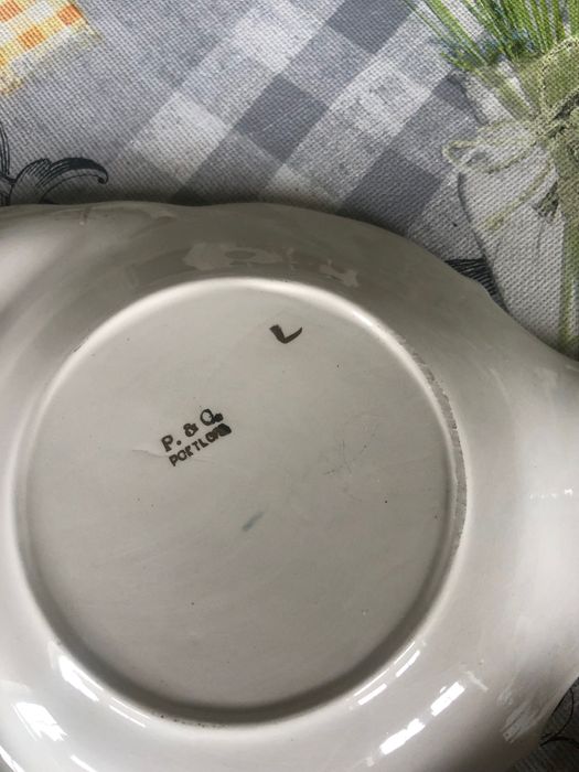 Chávena e prato muito interessantes