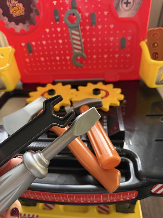 Warsztat narzedzia dla dziecka + kask