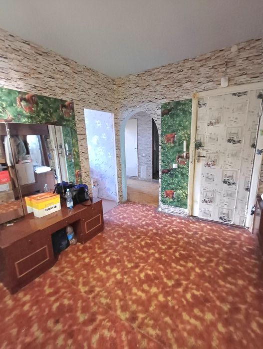 Продам 3-х комнатную " Чешку" 70 м2  НАМЫВ  Квадратный холл!!!