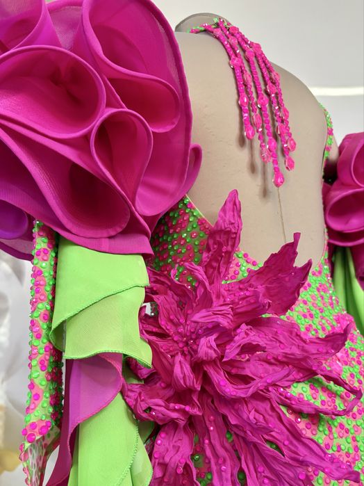 Нова абсолютно сукня стандарт юніори 1-2 , ріст 160-165