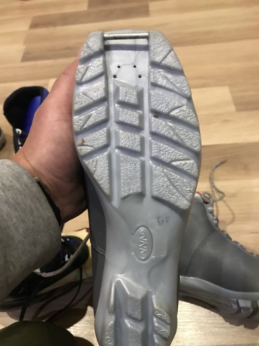 Лыжи беговые, ботинки лыжные.