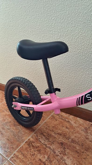 Bicicleta sem pedais com rodas de espuma