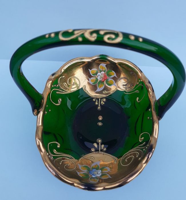 Вазочка корзинка,зеленое стекло,позолота.Bohemia.