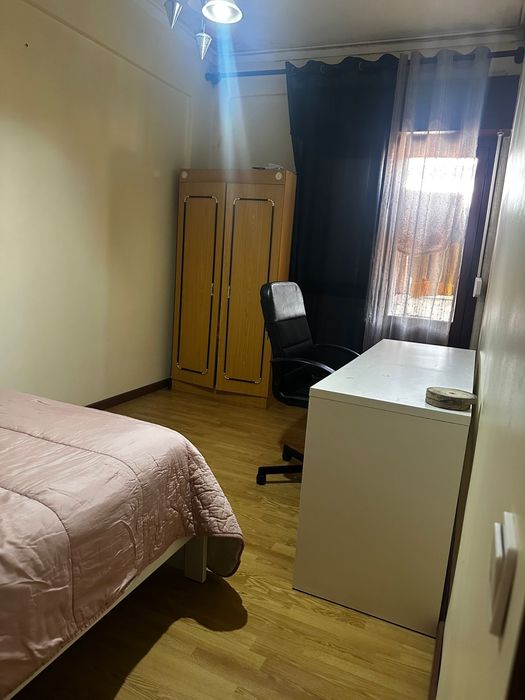 Alugo quarto em Agualva-cacém