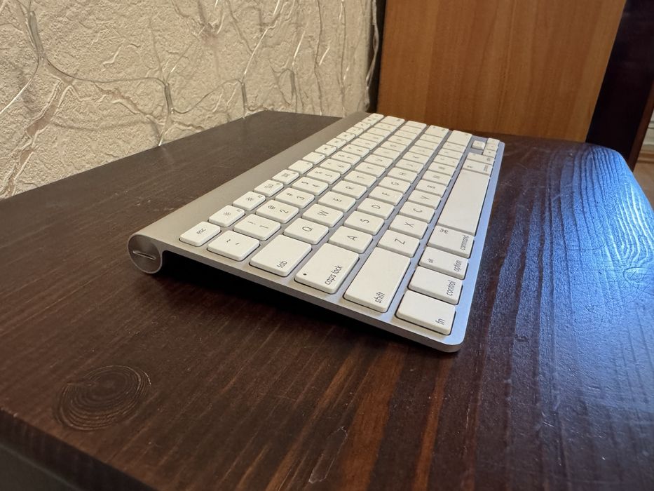Продам клавіатуру Apple Wireless Keyboard A1314