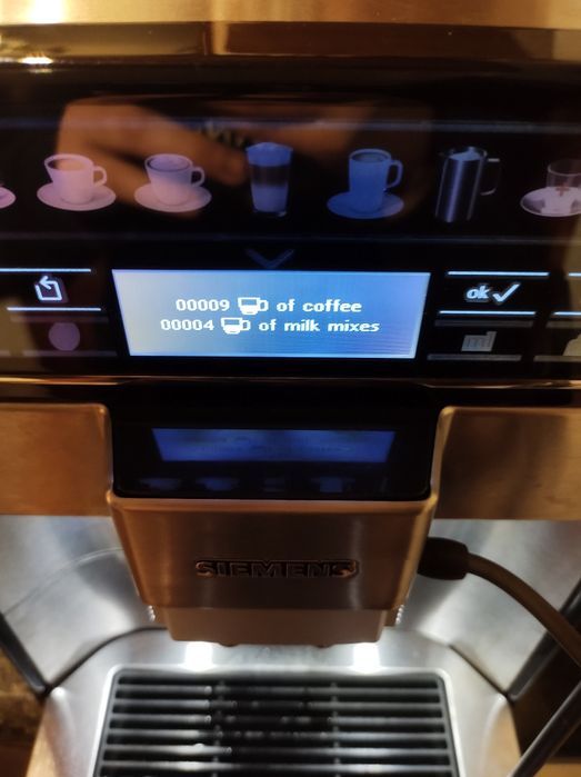 Ekspres do kawy Siemens EQ 6 Plus s700 + pojemnik na mleko OPIS!