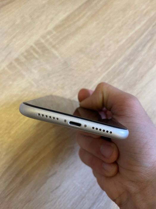 Продаю iPhone 11 64 ГБ | Гарний стан