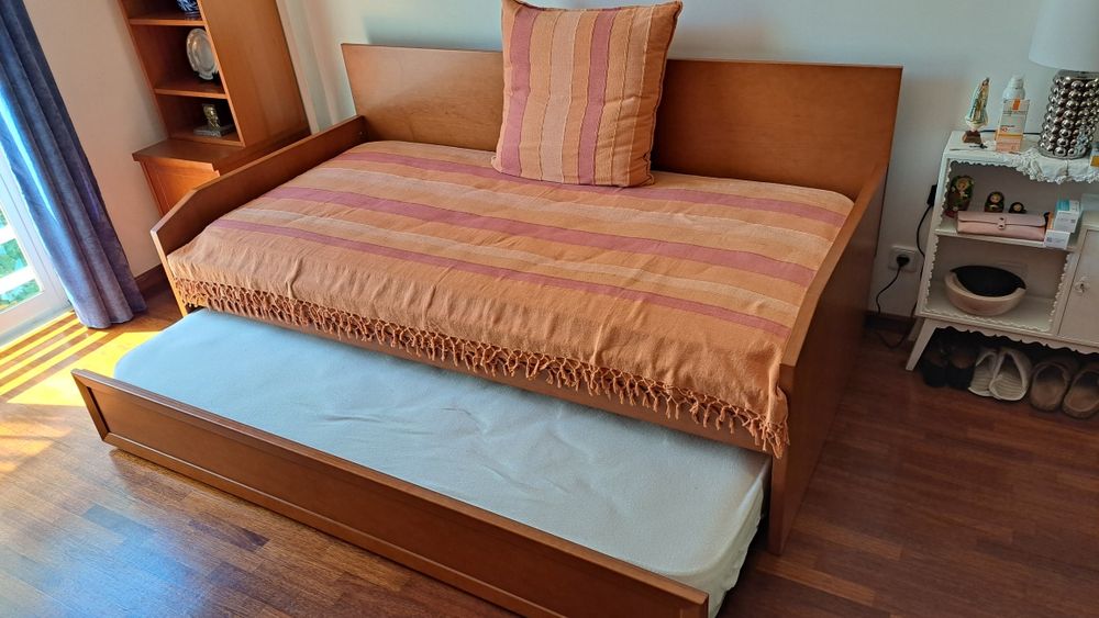 Cama dupla com 2  colchões Molaflex