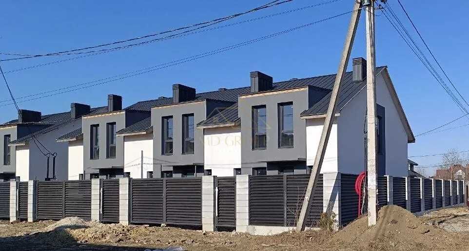 Продам КУТОВИЙ таунхаус, готовий до ремонту, сходова з вікном – pohled 2