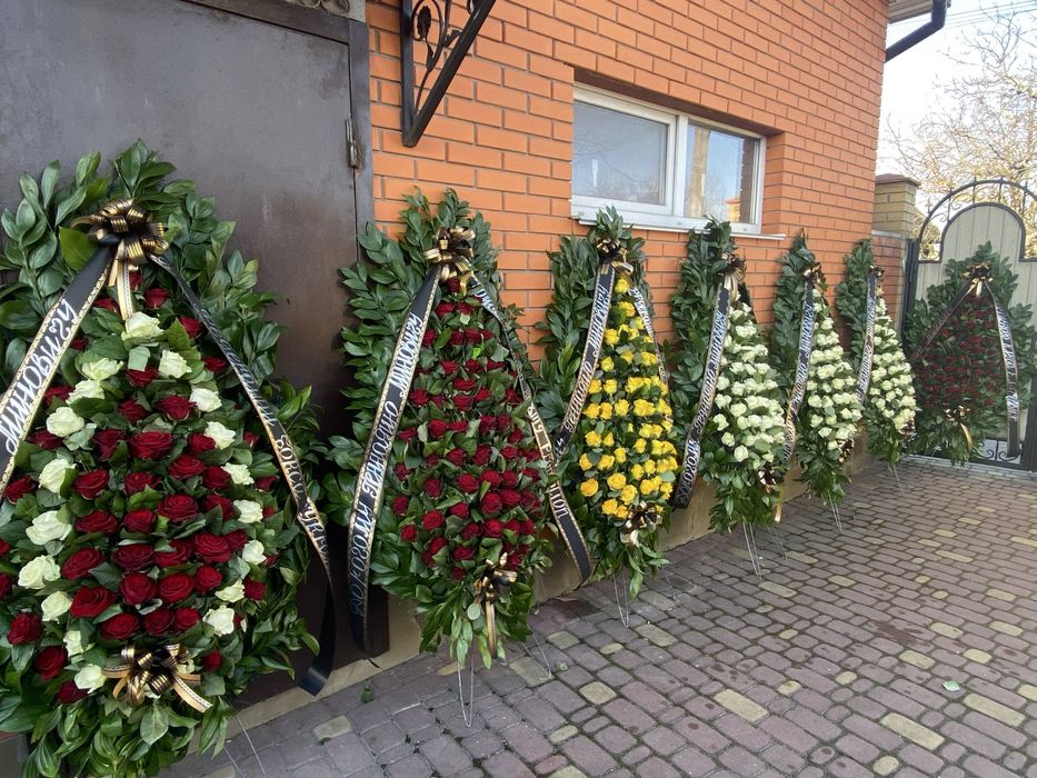 Живі Вінки із живих квітів