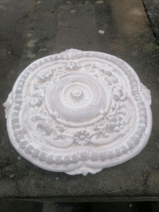 Centro de gesso antigo