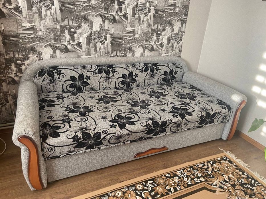 Продам диван б/у в ідеальному стані.