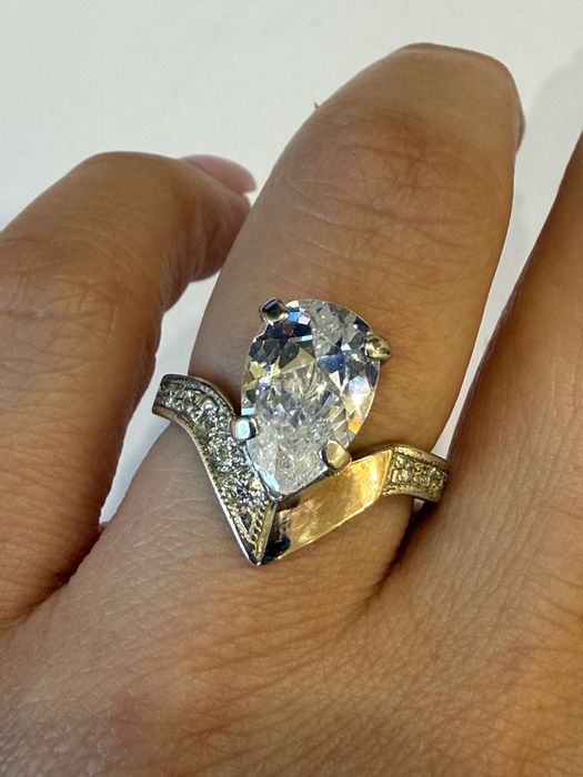 Каблучка срібна з золотою вставкою 585 проби р 17,5 нова!!!