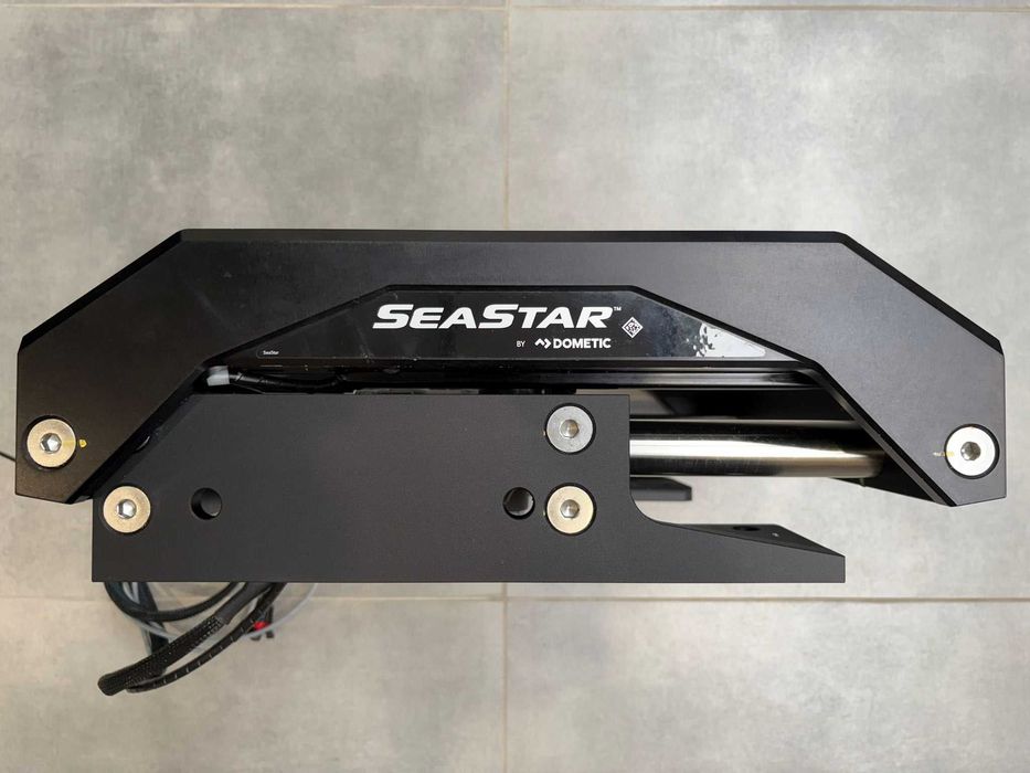 Hydrauliczny podnośnik silnika SEASTAR JACKPLATE 4" JP5040R (Kontroler, SWITCH, Kable trymu, Zegar trymu)
